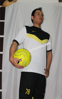 kostum bola tim BPLT